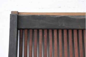 アンティーク建具　明治から大正期　縦桟×鋲打ちにツートンカラーが渋い格子蔵戸1枚　　(R-086522)