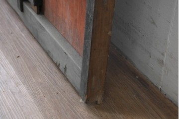 アンティーク建具　明治から大正期　縦桟×鋲打ちにツートンカラーが渋い格子蔵戸1枚　　(R-086522)