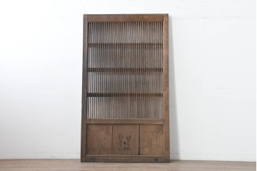 アンティーク建具　明治から大正期　栗(クリ)材　素朴で涼し気な縦桟格子の蔵戸1枚　　(R-086523)