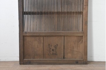 アンティーク建具　明治から大正期　栗(クリ)材　素朴で涼し気な縦桟格子の蔵戸1枚　　(R-086523)