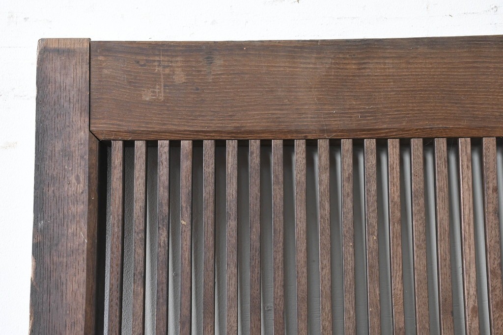 アンティーク建具　明治から大正期　栗(クリ)材　素朴で涼し気な縦桟格子の蔵戸1枚　　(R-086523)