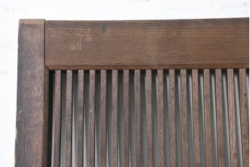 アンティーク建具　明治から大正期　栗(クリ)材　素朴で涼し気な縦桟格子の蔵戸1枚　　(R-086523)