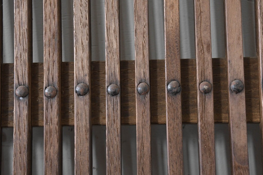 アンティーク建具　明治から大正期　栗(クリ)材　素朴で涼し気な縦桟格子の蔵戸1枚　　(R-086523)