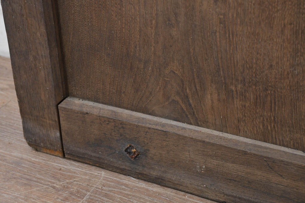 アンティーク建具　明治から大正期　栗(クリ)材　素朴で涼し気な縦桟格子の蔵戸1枚　　(R-086523)