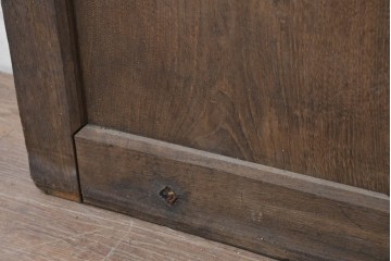 アンティーク建具　明治から大正期　栗(クリ)材　素朴で涼し気な縦桟格子の蔵戸1枚　　(R-086523)