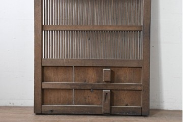 アンティーク建具　明治から大正期　栗(クリ)材　素朴で涼し気な縦桟格子の蔵戸1枚　　(R-086523)