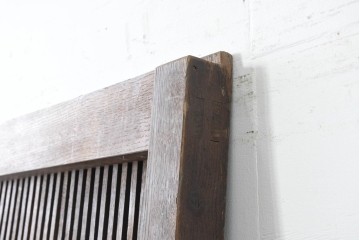 アンティーク建具　明治から大正期　栗(クリ)材　素朴で涼し気な縦桟格子の蔵戸1枚　　(R-086523)