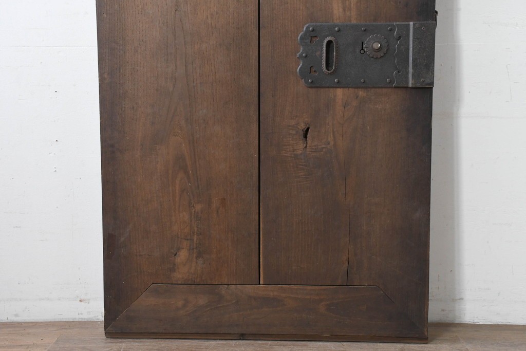 アンティーク建具　明治から大正期　栗材　モダンデザイン　框のないシンプルな蔵戸1枚　(R-086524)