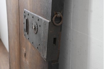 アンティーク建具　明治から大正期　栗材　モダンデザイン　框のないシンプルな蔵戸1枚　(R-086524)