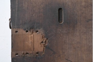 アンティーク建具　明治から大正期　栗材　モダンデザイン　框のないシンプルな蔵戸1枚　(R-086524)