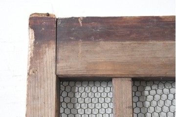 アンティーク建具　明治から大正期　総欅(ケヤキ)材　素朴な木味の金網入りきつね格子蔵戸1枚　　(R-086525)