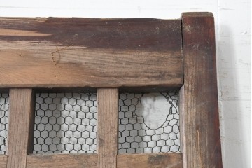 アンティーク建具　明治から大正期　総欅(ケヤキ)材　素朴な木味の金網入りきつね格子蔵戸1枚　　(R-086525)