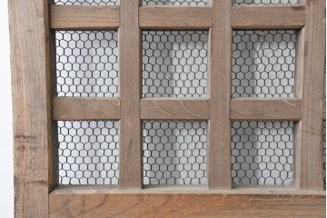 アンティーク建具　明治から大正期　総欅(ケヤキ)材　素朴な木味の金網入りきつね格子蔵戸1枚　　(R-086525)