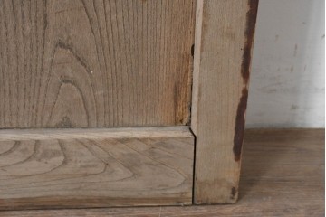 アンティーク建具　明治から大正期　総欅(ケヤキ)材　素朴な木味の金網入りきつね格子蔵戸1枚　　(R-086525)