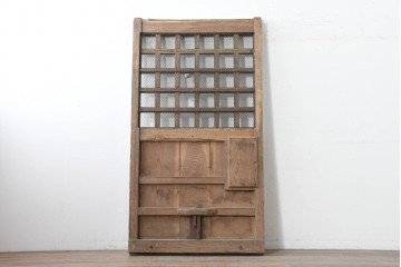 アンティーク建具　明治から大正期　総欅(ケヤキ)材　素朴な木味の金網入りきつね格子蔵戸1枚　　(R-086525)