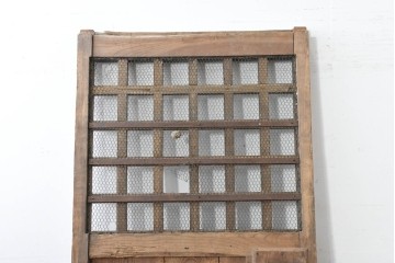 アンティーク建具　明治から大正期　総欅(ケヤキ)材　素朴な木味の金網入りきつね格子蔵戸1枚　　(R-086525)