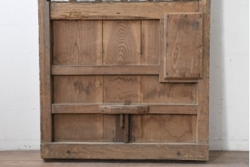 アンティーク建具　明治から大正期　総欅(ケヤキ)材　素朴な木味の金網入りきつね格子蔵戸1枚　　(R-086525)
