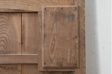アンティーク建具　明治から大正期　総欅(ケヤキ)材　素朴な木味の金網入りきつね格子蔵戸1枚　　(R-086525)