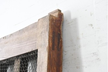 アンティーク建具　明治から大正期　総欅(ケヤキ)材　素朴な木味の金網入りきつね格子蔵戸1枚　　(R-086525)