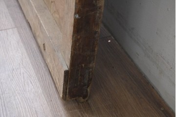 アンティーク建具　明治から大正期　総欅(ケヤキ)材　素朴な木味の金網入りきつね格子蔵戸1枚　　(R-086525)