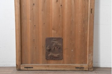 アンティーク建具　明治から大正期　素朴な木味が魅力の杉材の蔵戸1枚　　(R-086526)