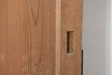 アンティーク建具　明治から大正期　素朴な木味が魅力の杉材の蔵戸1枚　　(R-086526)