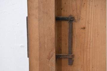 アンティーク建具　明治から大正期　素朴な木味が魅力の杉材の蔵戸1枚　　(R-086526)