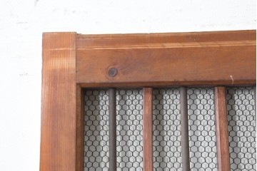 アンティーク建具　明治から大正期　希少デザイン!!　鉄格子に金網入りの重厚な蔵戸1枚　　(R-086527)