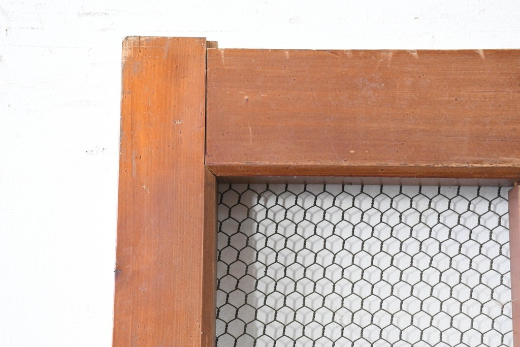 アンティーク建具　明治から大正期　素朴で味わいのある金網入りきつね格子蔵戸1枚　　(R-086528)