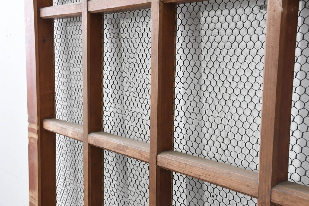 アンティーク建具　明治から大正期　素朴で味わいのある金網入りきつね格子蔵戸1枚　　(R-086528)