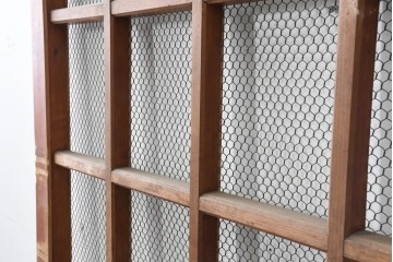 アンティーク建具　明治から大正期　素朴で味わいのある金網入りきつね格子蔵戸1枚　　(R-086528)