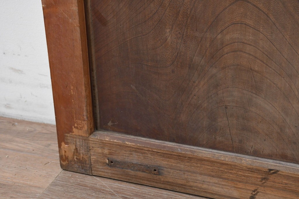 アンティーク建具　明治から大正期　素朴で味わいのある金網入りきつね格子蔵戸1枚　　(R-086528)