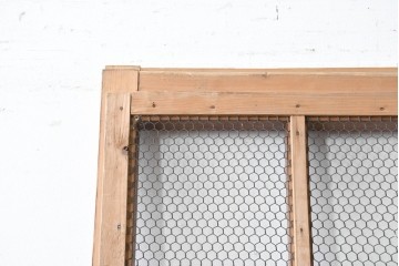 アンティーク建具　明治から大正期　素朴で味わいのある金網入りきつね格子蔵戸1枚　　(R-086528)