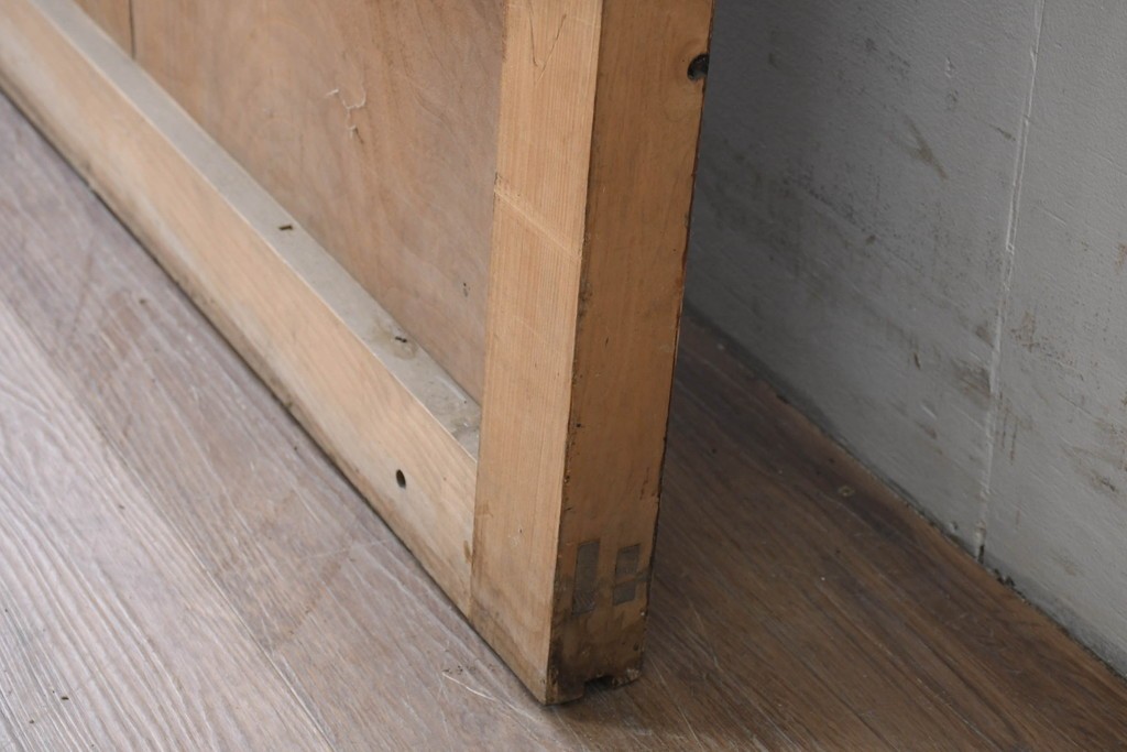 アンティーク建具　明治から大正期　素朴で味わいのある金網入りきつね格子蔵戸1枚　　(R-086528)