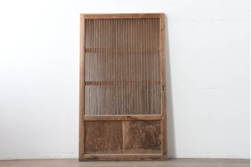 アンティーク建具　明治から大正期　表情豊かな木味と繊細な縦桟格子が魅力の蔵戸1枚　　(R-086529)