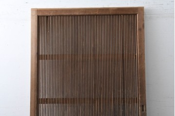 アンティーク建具　明治から大正期　表情豊かな木味と繊細な縦桟格子が魅力の蔵戸1枚　　(R-086529)