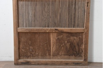 アンティーク建具　明治から大正期　表情豊かな木味と繊細な縦桟格子が魅力の蔵戸1枚　　(R-086529)