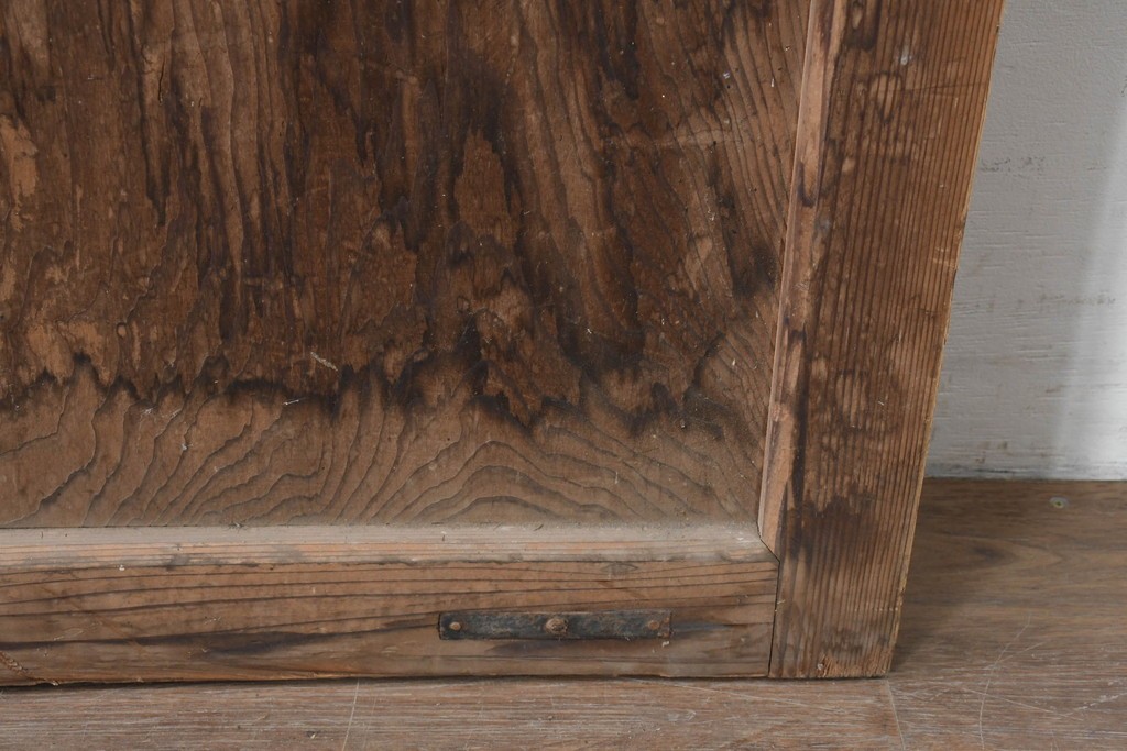 アンティーク建具　明治から大正期　表情豊かな木味と繊細な縦桟格子が魅力の蔵戸1枚　　(R-086529)