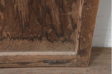 アンティーク建具　明治から大正期　表情豊かな木味と繊細な縦桟格子が魅力の蔵戸1枚　　(R-086529)