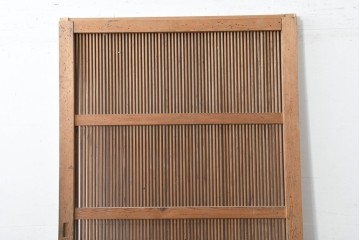 アンティーク建具　明治から大正期　表情豊かな木味と繊細な縦桟格子が魅力の蔵戸1枚　　(R-086529)