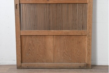 アンティーク建具　明治から大正期　表情豊かな木味と繊細な縦桟格子が魅力の蔵戸1枚　　(R-086529)