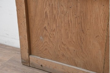アンティーク建具　明治から大正期　表情豊かな木味と繊細な縦桟格子が魅力の蔵戸1枚　　(R-086529)