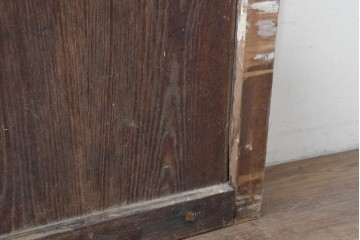 アンティーク建具　明治から大正期　栗(クリ)材・檜(ヒノキ)材　緻密な木目に古鉄の彫刻金具が映える庄内蔵戸1枚　(R-086530)