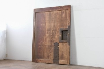 アンティーク建具　明治から大正期　超激レア!　総欅(ケヤキ)材　財を守る獅子面意匠金具が圧倒的な存在感を放つ蔵戸1枚　(R-086531)