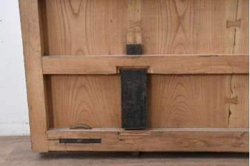 アンティーク建具　明治から大正期　超激レア!　総欅(ケヤキ)材　財を守る獅子面意匠金具が圧倒的な存在感を放つ蔵戸1枚　(R-086531)