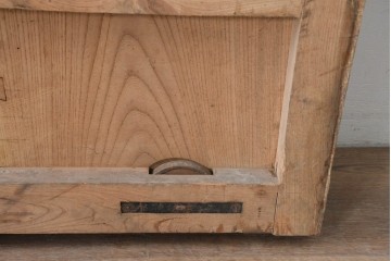 アンティーク建具　明治から大正期　超激レア!　総欅(ケヤキ)材　財を守る獅子面意匠金具が圧倒的な存在感を放つ蔵戸1枚　(R-086531)