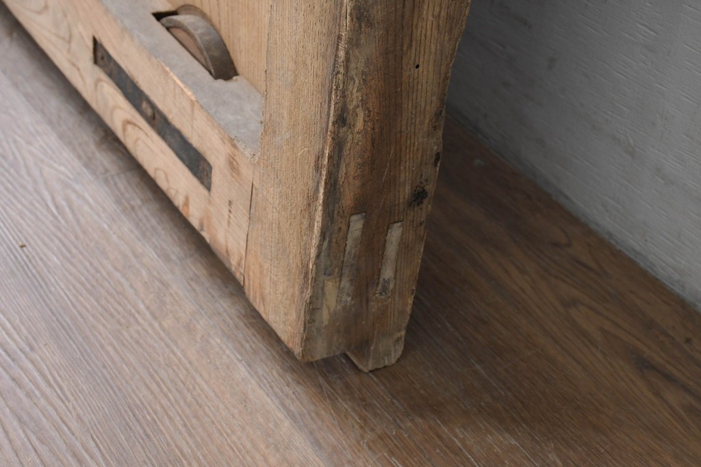 アンティーク建具　明治から大正期　超激レア!　総欅(ケヤキ)材　財を守る獅子面意匠金具が圧倒的な存在感を放つ蔵戸1枚　(R-086531)