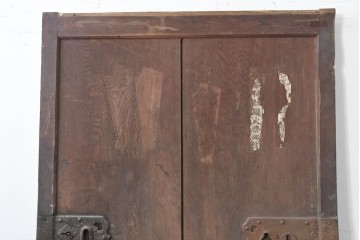 アンティーク建具　明治から大正期　珍品!　総欅(ケヤキ)材　両側にある錠前金具が重厚な趣を添える蔵戸1枚　(R-086532)