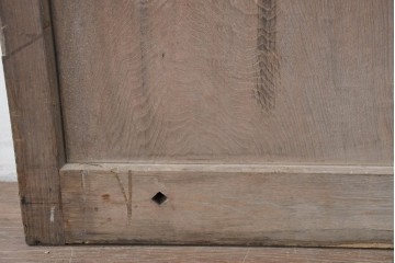 アンティーク建具　明治から大正期　珍品!　総欅(ケヤキ)材　両側にある錠前金具が重厚な趣を添える蔵戸1枚　(R-086532)