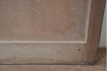 アンティーク建具　明治から大正期　珍品!　総欅(ケヤキ)材　両側にある錠前金具が重厚な趣を添える蔵戸1枚　(R-086532)